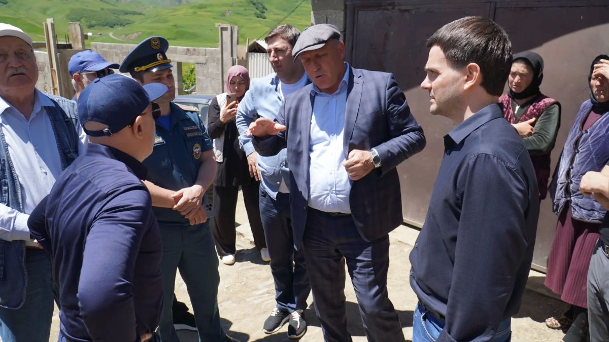 Валентин Клок обсудил с жителями Кулинского района ликвидацию последствий ЧС Валентин Клок обсудил с жителями Кулинского района ликвидацию последствий ЧС