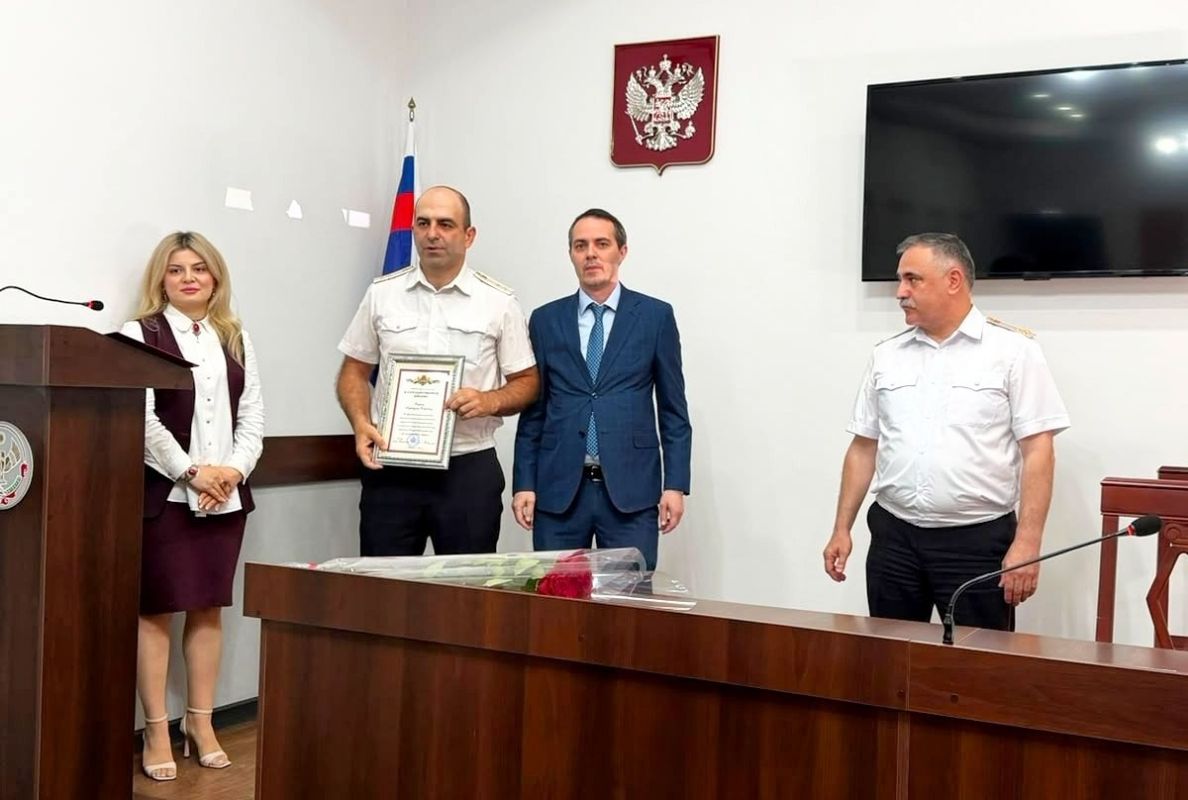 В Махачкале отметили День работника ГИБДД В Махачкале отметили День работника ГИБДД