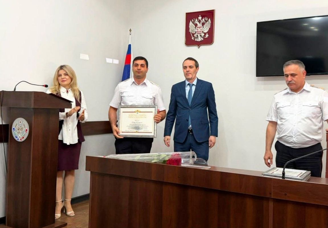 В Махачкале отметили День работника ГИБДД В Махачкале отметили День работника ГИБДД