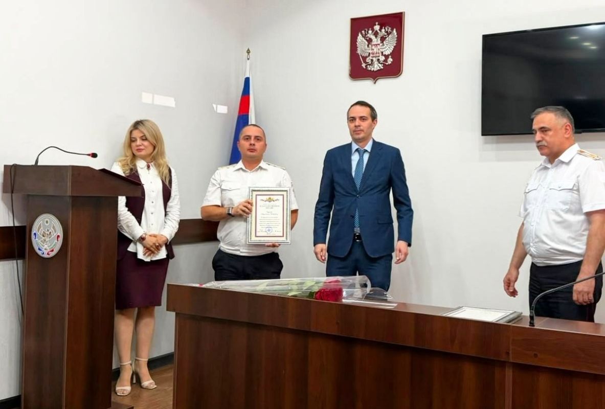 В Махачкале отметили День работника ГИБДД В Махачкале отметили День работника ГИБДД