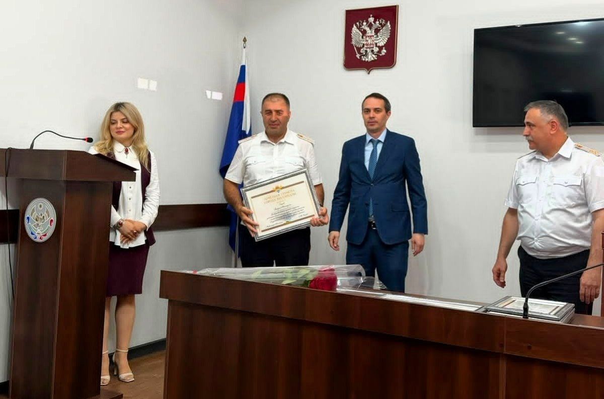 В Махачкале отметили День работника ГИБДД В Махачкале отметили День работника ГИБДД