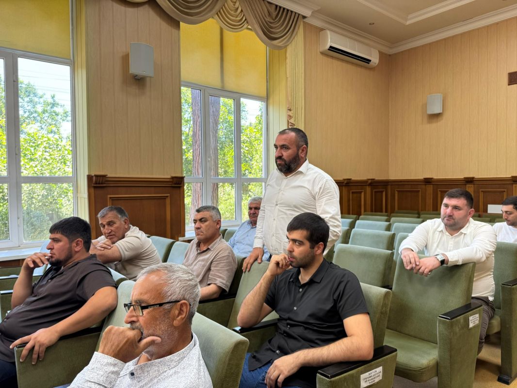По моему поручению заместитель Тагир Сутаев, курирующий в Министерстве по национальной политике и делам религий РД конфессиональную политику, вместе с сотрудниками министерства посетил Бабаюртовский, Карабудахкентский и... По моему поручению заместитель Тагир Сутаев, курирующий в Министерстве по национальной политике и делам религий РД конфессиональную политику, вместе с сотрудниками министерства посетил Бабаюртовский, Карабудахкентский и...