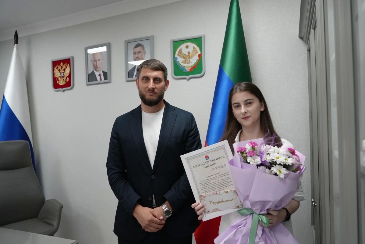 Торжественная церемония чествования стобалльников Каспийской гимназии! Торжественная церемония чествования стобалльников Каспийской гимназии!
