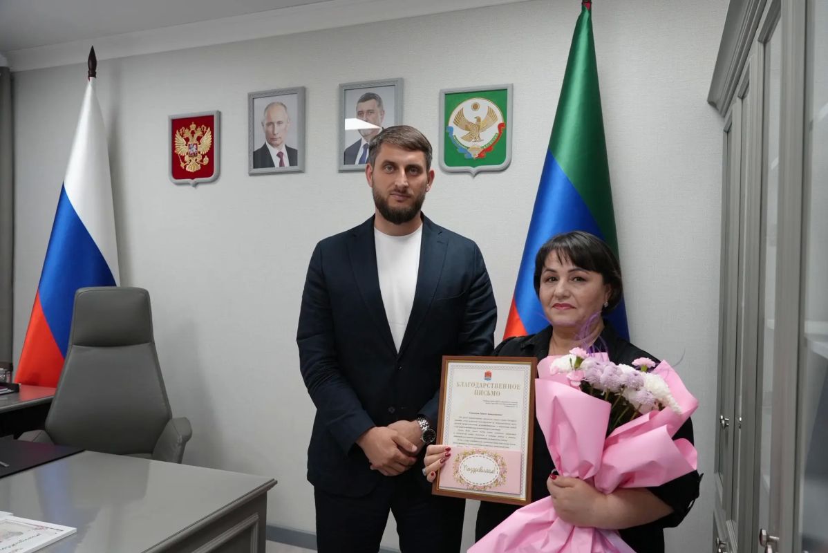 Торжественная церемония чествования стобалльников Каспийской гимназии! Торжественная церемония чествования стобалльников Каспийской гимназии!