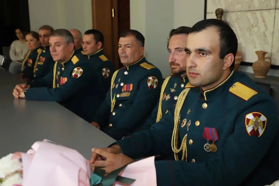 «Прогреметь так талантливо и ярко в масштабах страны - дорогого стоит» «Прогреметь так талантливо и ярко в масштабах страны - дорогого стоит»