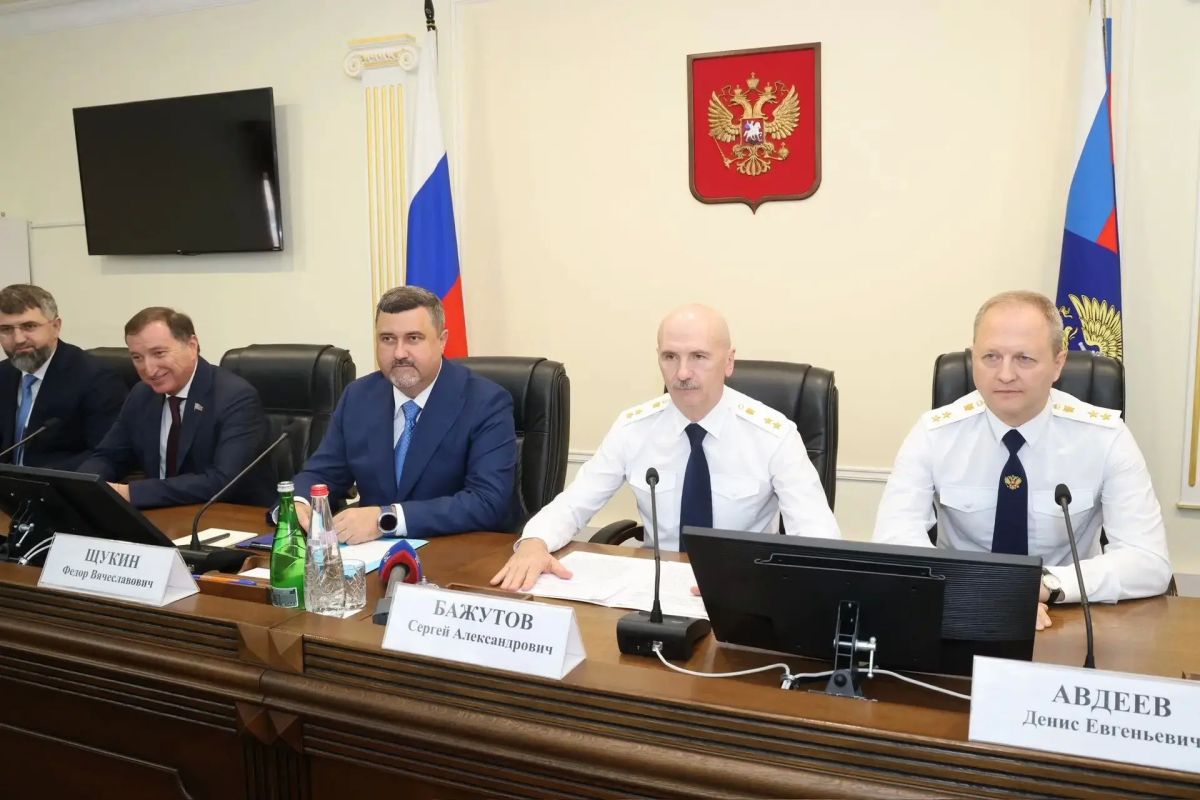 Фёдор Щукин принял участие в представлении нового прокурора Дагестана Дениса Авдеева коллективу региональной прокуратуры Фёдор Щукин принял участие в представлении нового прокурора Дагестана Дениса Авдеева коллективу региональной прокуратуры