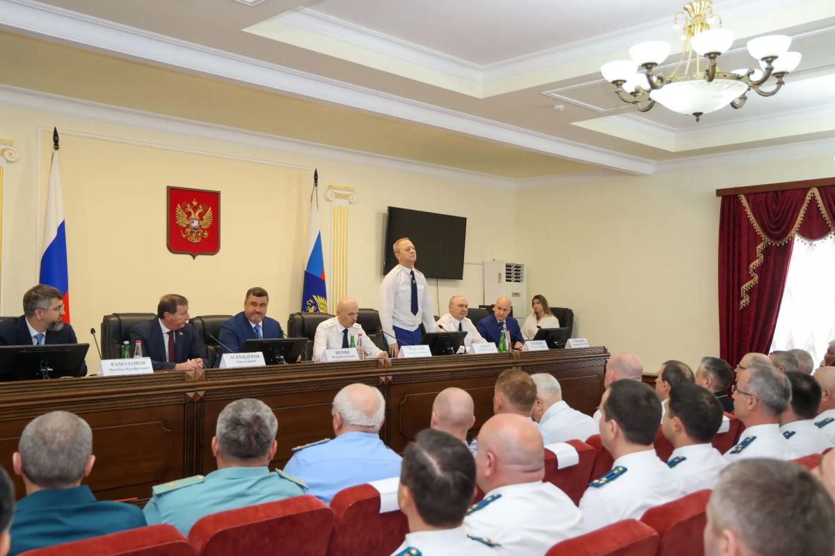 Фёдор Щукин принял участие в представлении нового прокурора Дагестана Дениса Авдеева коллективу региональной прокуратуры Фёдор Щукин принял участие в представлении нового прокурора Дагестана Дениса Авдеева коллективу региональной прокуратуры