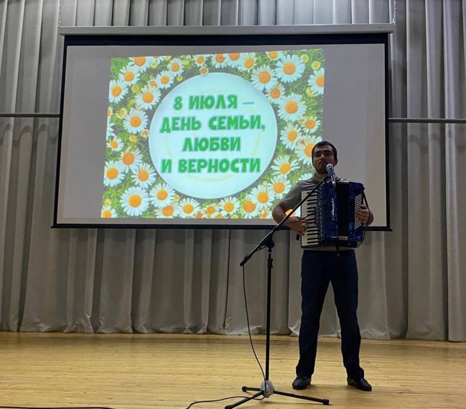 Республиканский флешмоб ко Дню семьи, любви и верности Республиканский флешмоб ко Дню семьи, любви и верности