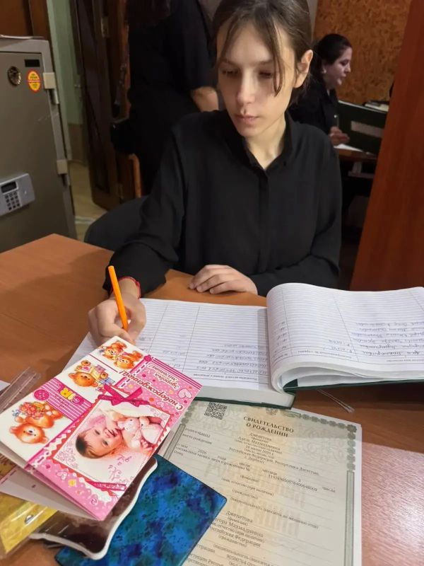 Семейные ценности и правовая грамотность: в Дербенте прошла уникальная акция ко Дню семьи, любви и верности Семейные ценности и правовая грамотность: в Дербенте прошла уникальная акция ко Дню семьи, любви и верности
