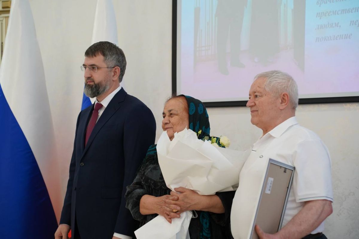 14 дагестанских семей получили почетную медаль «За любовь и верность» 14 дагестанских семей получили почетную медаль «За любовь и верность»