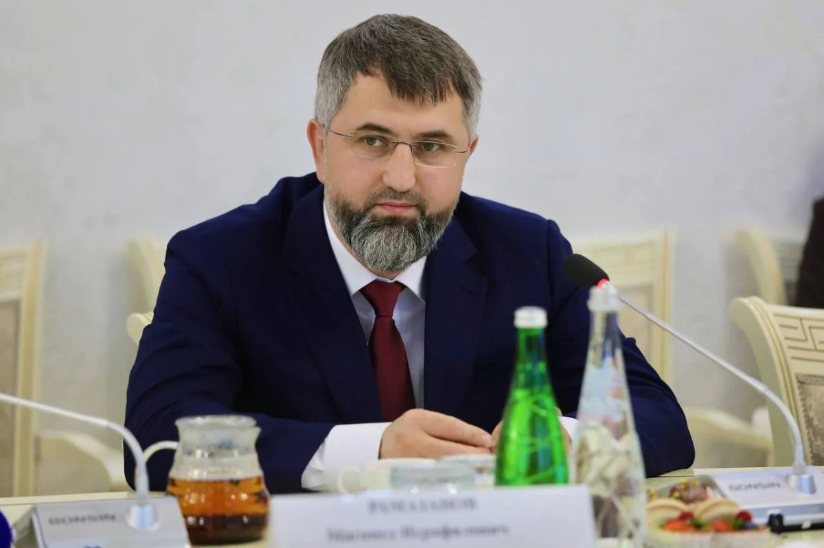 В День семьи, любви и верности премьер-министр республики Магомед Рамазанов наградил медалями «За любовь и верность» 14 супружеских пар, проживших в браке от 30 и более лет В День семьи, любви и верности премьер-министр республики Магомед Рамазанов наградил медалями «За любовь и верность» 14 супружеских пар, проживших в браке от 30 и более лет