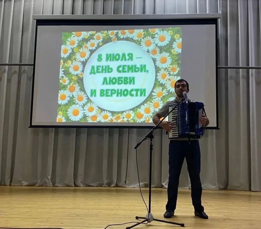 Республиканский флешмоб ко Дню семьи, любви и верности Республиканский флешмоб ко Дню семьи, любви и верности