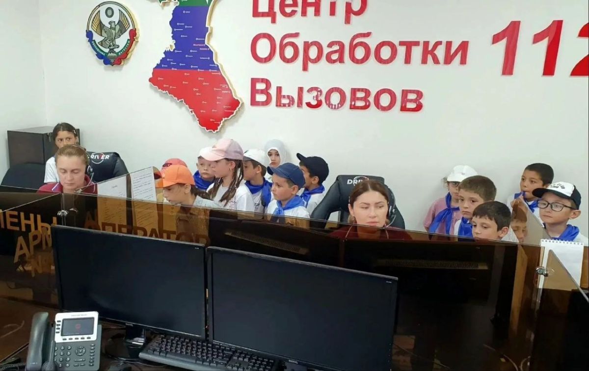 Сегодня в нашем Резервном центре «Системы-112» было по-особенному шумно и весело: в гости заглянула большая группа ребят пришкольного лагеря на базе МБОУ "СОШ № 5" Сегодня в нашем Резервном центре «Системы-112» было по-особенному шумно и весело: в гости заглянула большая группа ребят пришкольного лагеря на базе МБОУ "СОШ № 5"