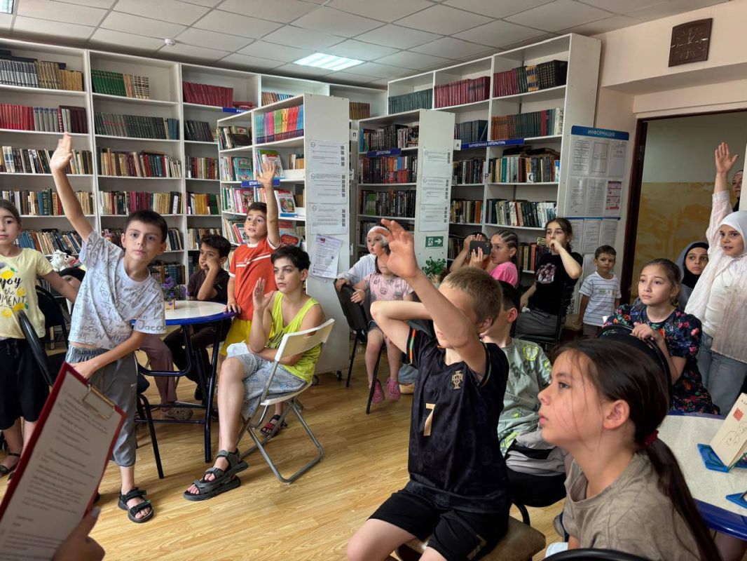 В библиотеке филиала №4 им. Ф. Алиевой отметили 102 года со дня рождения Владимира Богомолова – легендарного автора, чьё имя неразрывно связано с правдой о войне В библиотеке филиала №4 им. Ф. Алиевой отметили 102 года со дня рождения Владимира Богомолова – легендарного автора, чьё имя неразрывно связано с правдой о войне