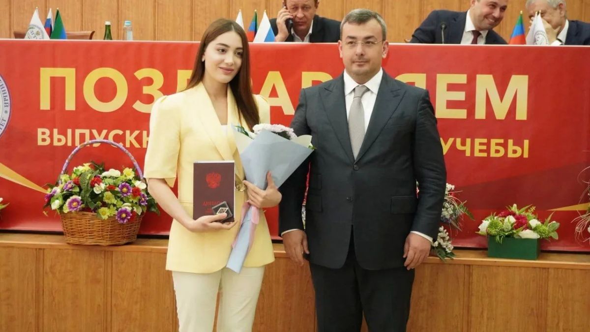 Торжественная церемония вручения красных дипломов прошла в Дагестанском государственном техническом университете Торжественная церемония вручения красных дипломов прошла в Дагестанском государственном техническом университете