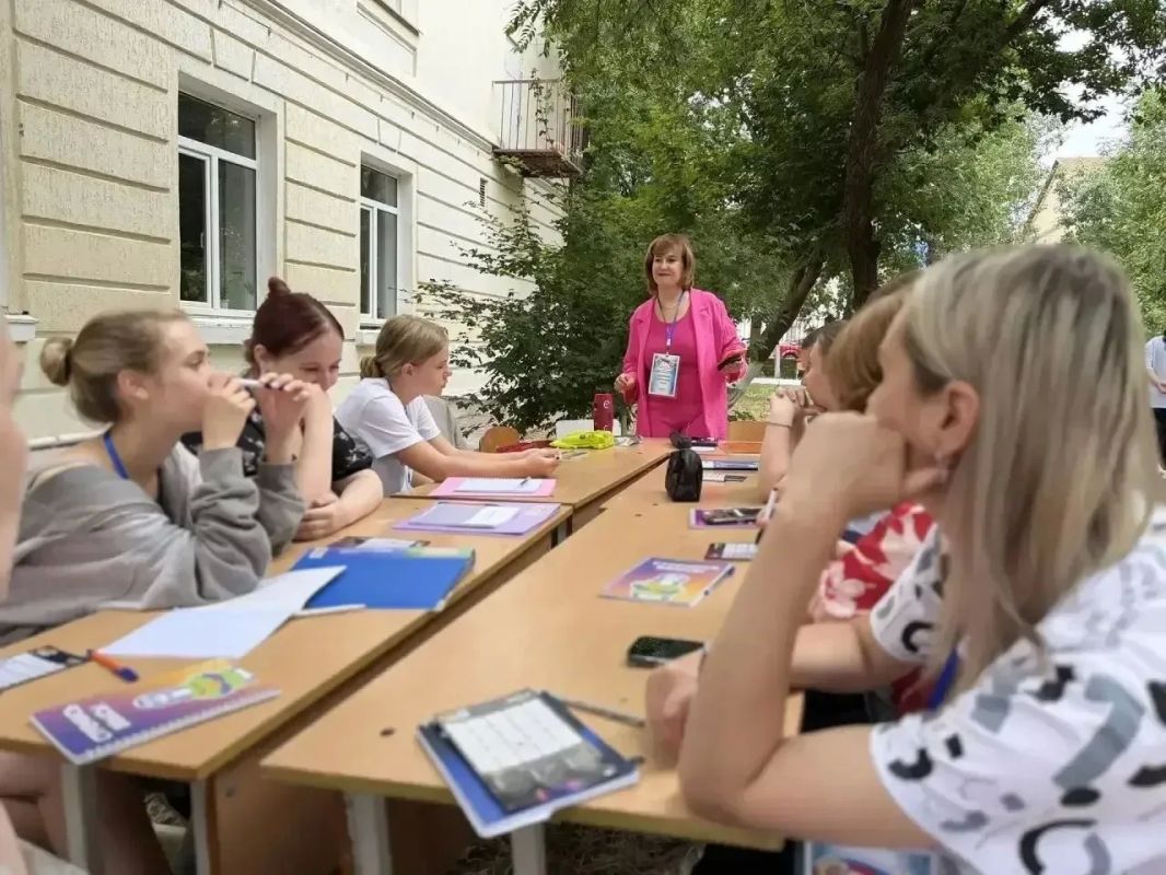 Где дети летом готовы учиться по шесть часов в день, а взрослые — с таким же азартом их вдохновлять? Где дети летом готовы учиться по шесть часов в день, а взрослые — с таким же азартом их вдохновлять?