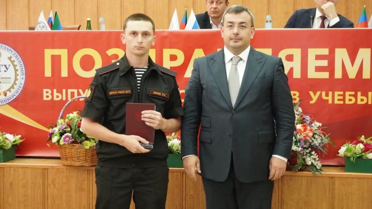 Торжественная церемония вручения красных дипломов прошла в Дагестанском государственном техническом университете Торжественная церемония вручения красных дипломов прошла в Дагестанском государственном техническом университете