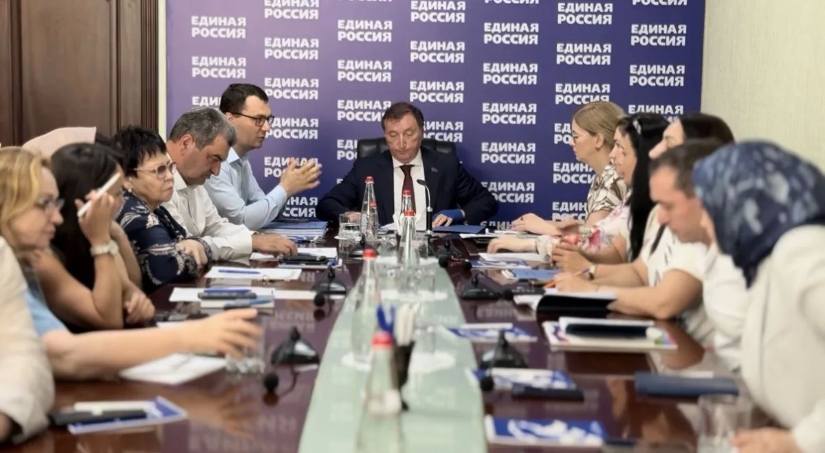 Секретарь дагестанского отделения «Единой России», председатель Народного Собрания РД Заур Аскендеров провел совещание с коллективом Регионального исполнительного комитета, где обсудил текущую работу отделения партии... Секретарь дагестанского отделения «Единой России», председатель Народного Собрания РД Заур Аскендеров провел совещание с коллективом Регионального исполнительного комитета, где обсудил текущую работу отделения партии...