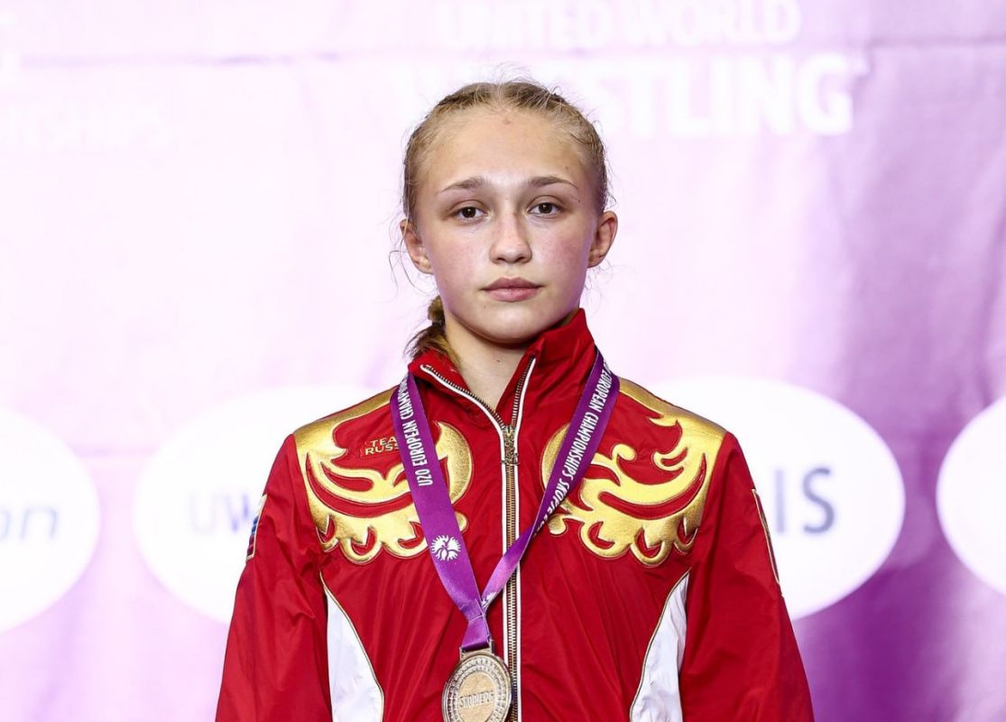 Спортсменка из Дагестана Екатерина Чиканова завоевала серебряную медаль первенства Европы по женской борьбе среди юниорок до 20 лет в Северной Македонии