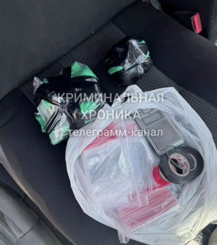 Полицейские нашли 1229 граммов мефедрона у двух дагестанцев 31 и 33 лет на окраине села Новокули Кумторкалинского района Полицейские нашли 1229 граммов мефедрона у двух дагестанцев 31 и 33 лет на окраине села Новокули Кумторкалинского района
