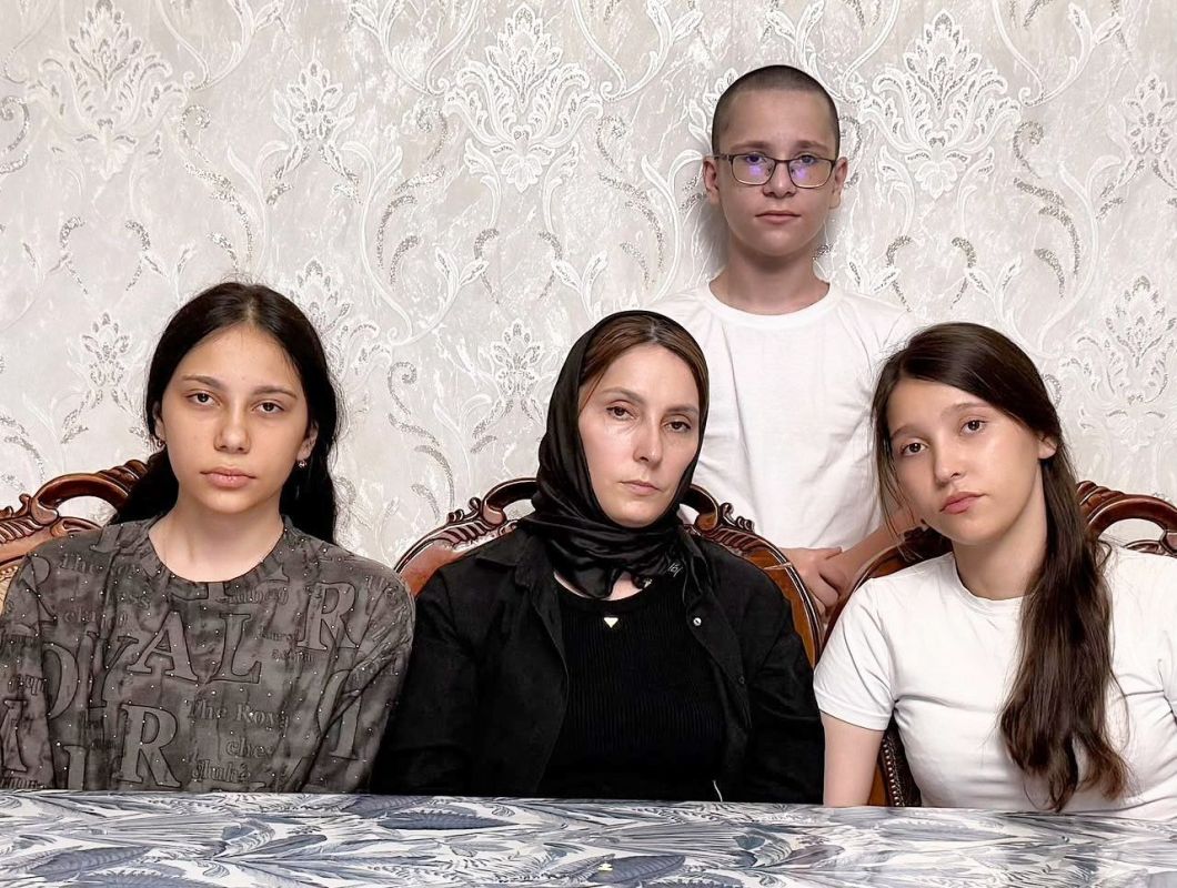 Специалисты Управления по делам ветеранов и участников СВО и членов их семей навестили семью погибшего участника специальной военной операции Багандова Расула Багандовича Специалисты Управления по делам ветеранов и участников СВО и членов их семей навестили семью погибшего участника специальной военной операции Багандова Расула Багандовича