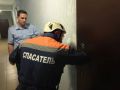 В Дербенте спасатели вскрыли дверь квартиры с включенной газовой плитой