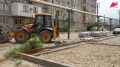 Во дворе многоквартирного дома на ул. Дагестанской, 49а, полным ходом идут работы по благоустройству