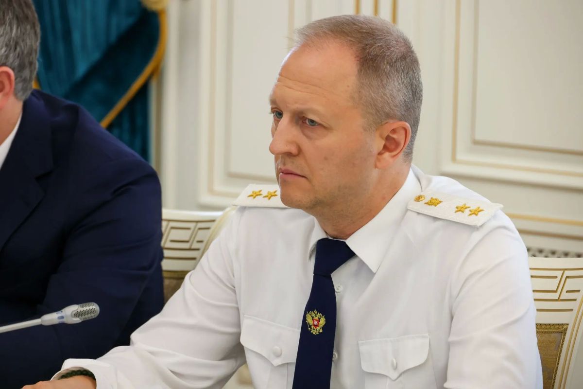 В ходе рабочей поездки в Махачкалу полномочный представитель Президента Российской Федерации в Северо-Кавказском федеральном округе Юрий Чайка провел совещание, на котором был рассмотрен ход работ по ликвидации последствий... В ходе рабочей поездки в Махачкалу полномочный представитель Президента Российской Федерации в Северо-Кавказском федеральном округе Юрий Чайка провел совещание, на котором был рассмотрен ход работ по ликвидации последствий...