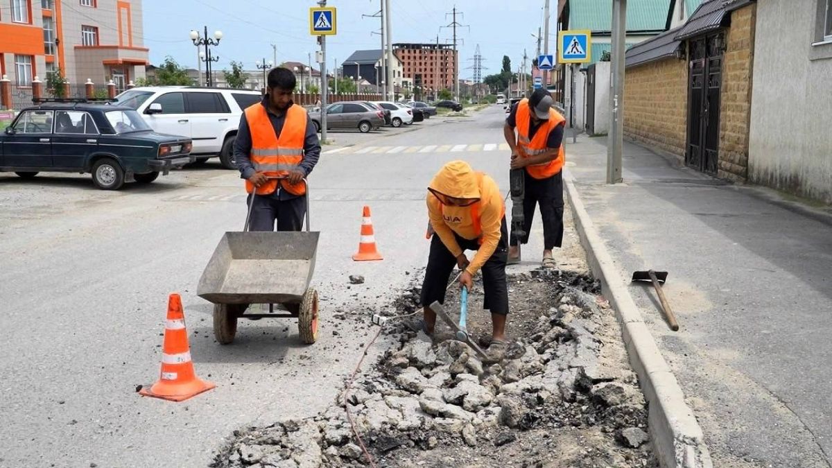 В Махачкале началась подготовка к ремонту асфальта на улице Мраморной В Махачкале началась подготовка к ремонту асфальта на улице Мраморной