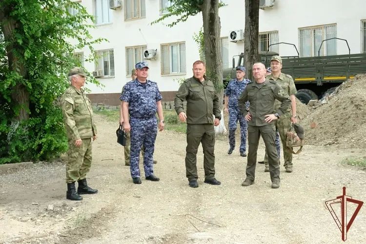 Командующий Северо-Кавказским округом Росгвардии прибыл в Дагестан с рабочей поездкой Командующий Северо-Кавказским округом Росгвардии прибыл в Дагестан с рабочей поездкой