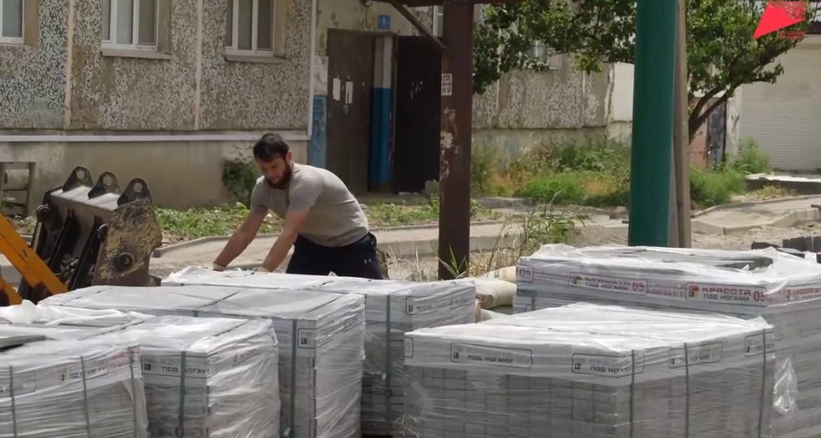 В Махачкале началась подготовка к ремонту асфальта на улице Мраморной В Махачкале началась подготовка к ремонту асфальта на улице Мраморной