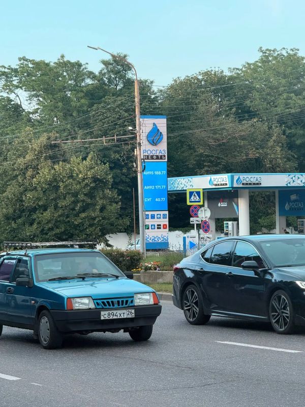 Дагестан и КБР вошли в число регионов, где литр бензина стоит дороже 100 рублей
