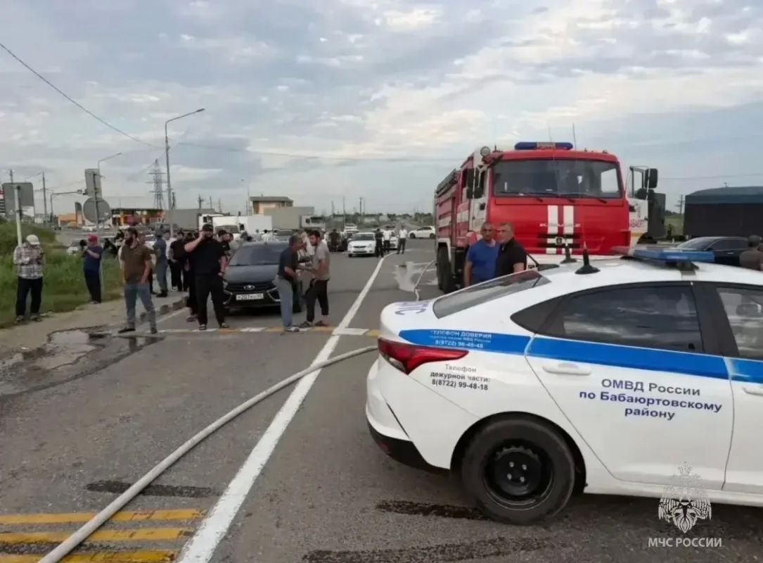 В Бабаюртовском районе поезд столкнулся с грузовиком на железнодорожном переезде В Бабаюртовском районе поезд столкнулся с грузовиком на железнодорожном переезде