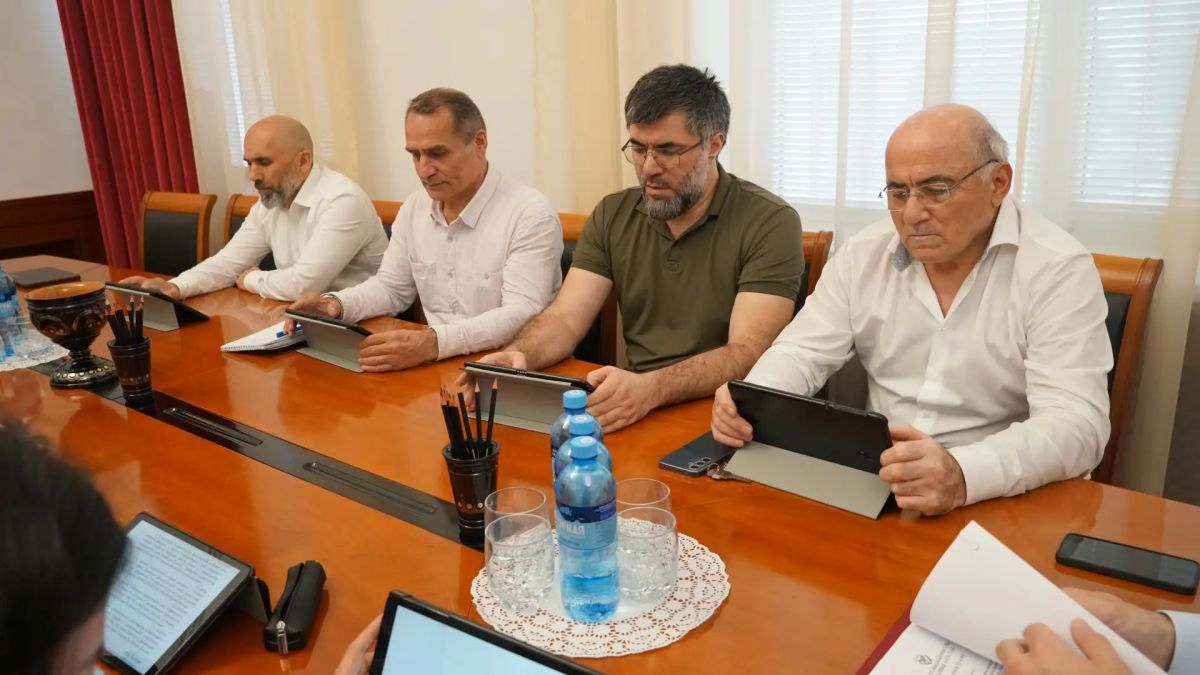 17 июля 2026 года под председательством Магомеда Дибирова прошло очередное заседание Избирательной комиссии Республики Дагестан 17 июля 2026 года под председательством Магомеда Дибирова прошло очередное заседание Избирательной комиссии Республики Дагестан
