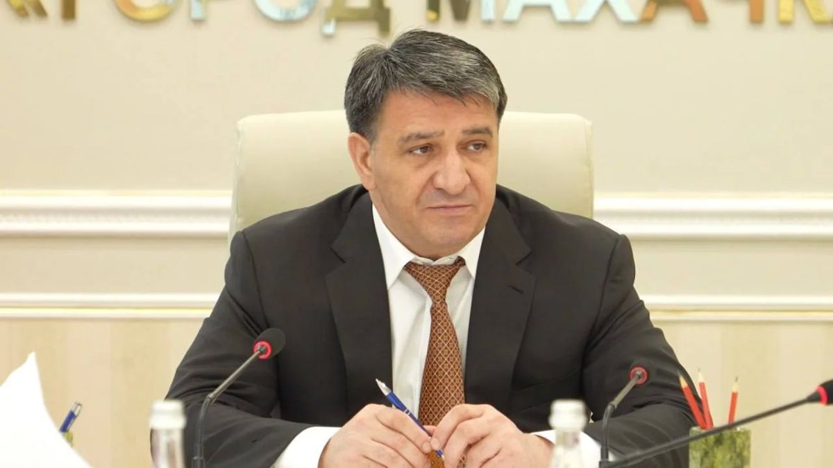 Глава Махачкалы Джамбулат Салавов провел рабочее совещание с заместителями Глава Махачкалы Джамбулат Салавов провел рабочее совещание с заместителями