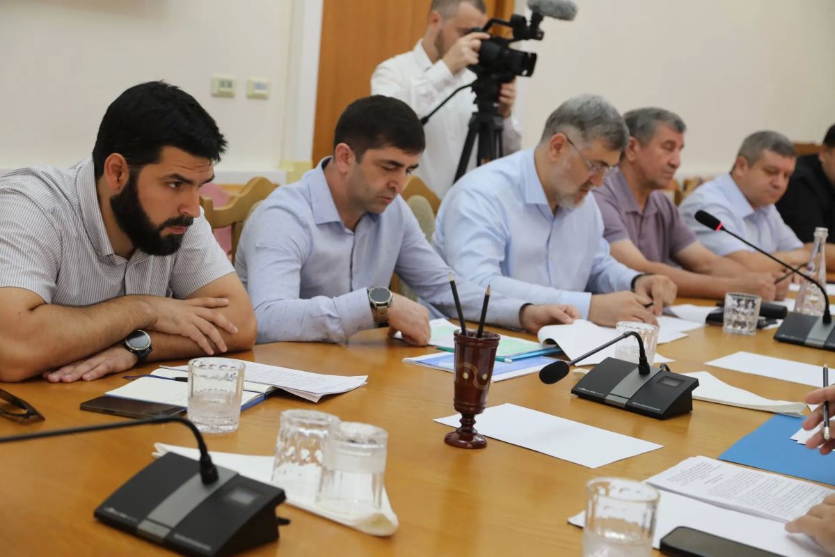 Валентин Клок провёл совещание по вопросу подготовки к отопительному сезону Валентин Клок провёл совещание по вопросу подготовки к отопительному сезону