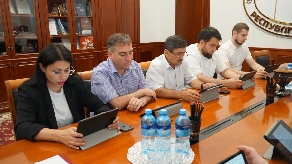 17 июля 2026 года под председательством Магомеда Дибирова прошло очередное заседание Избирательной комиссии Республики Дагестан 17 июля 2026 года под председательством Магомеда Дибирова прошло очередное заседание Избирательной комиссии Республики Дагестан