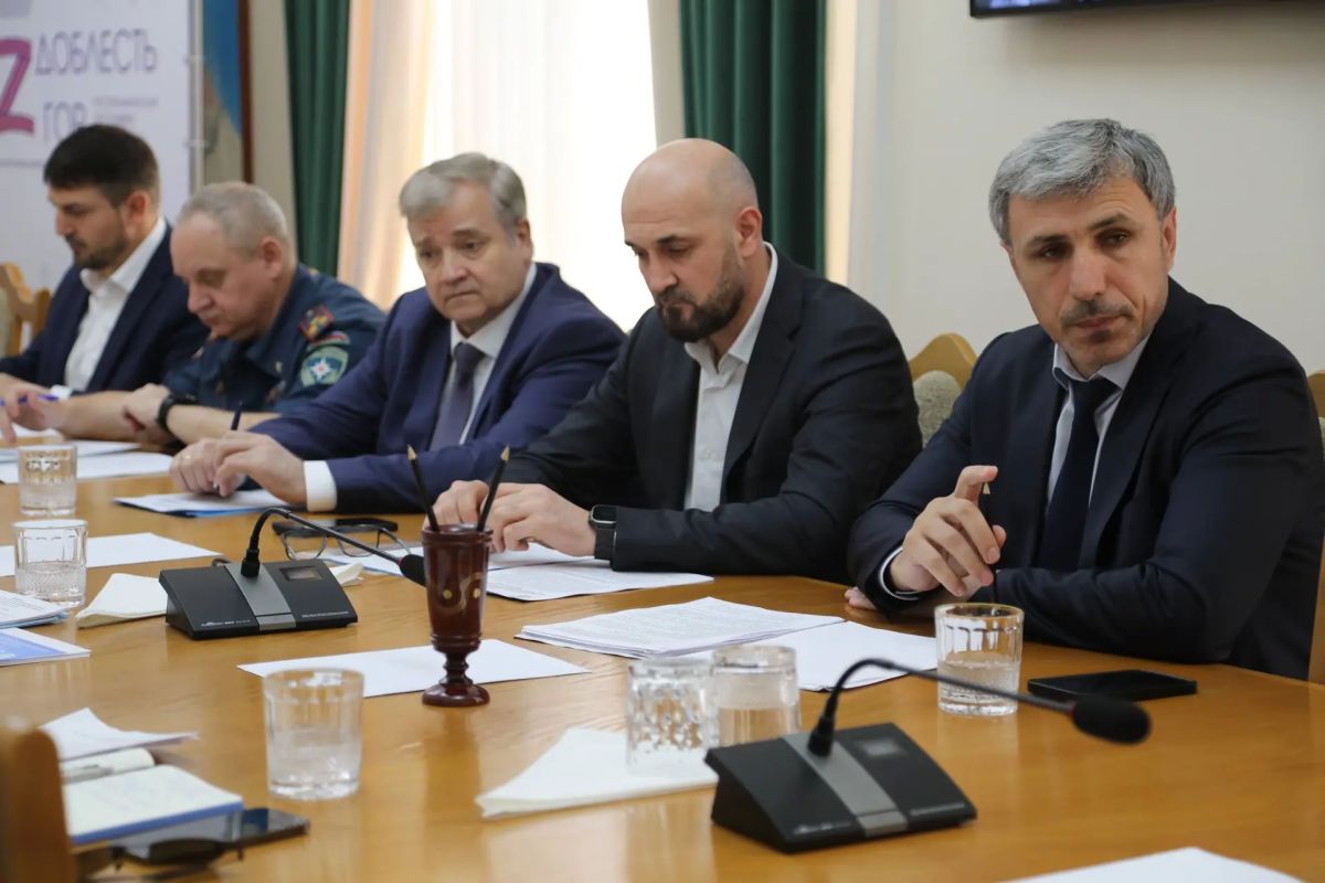 Валентин Клок провёл совещание по вопросу подготовки к отопительному сезону Валентин Клок провёл совещание по вопросу подготовки к отопительному сезону