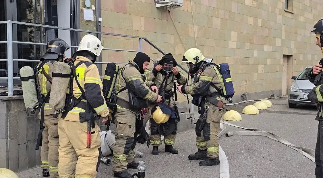 Сотрудники МЧС успешно ликвидировали пожар в Русском драмтеатре имени М. Горького в Махачкале Сотрудники МЧС успешно ликвидировали пожар в Русском драмтеатре имени М. Горького в Махачкале