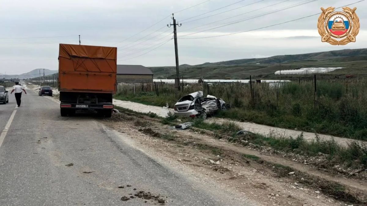 Мужчина погиб после столкновения легковушки с КАМАЗом в Карабудахкентском районе Дагестана, сообщили в местной Госавтоинспекции Мужчина погиб после столкновения легковушки с КАМАЗом в Карабудахкентском районе Дагестана, сообщили в местной Госавтоинспекции