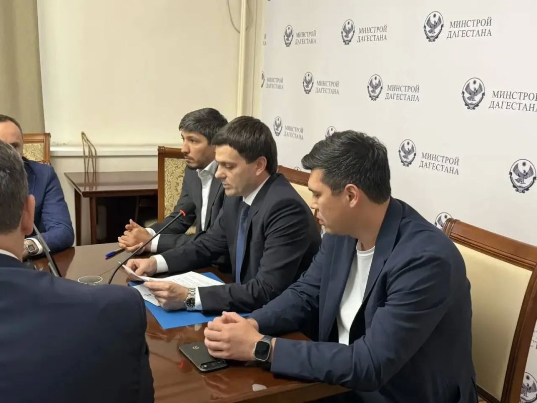 Коллективу Минстроя Дагестана представили нового руководителя Коллективу Минстроя Дагестана представили нового руководителя