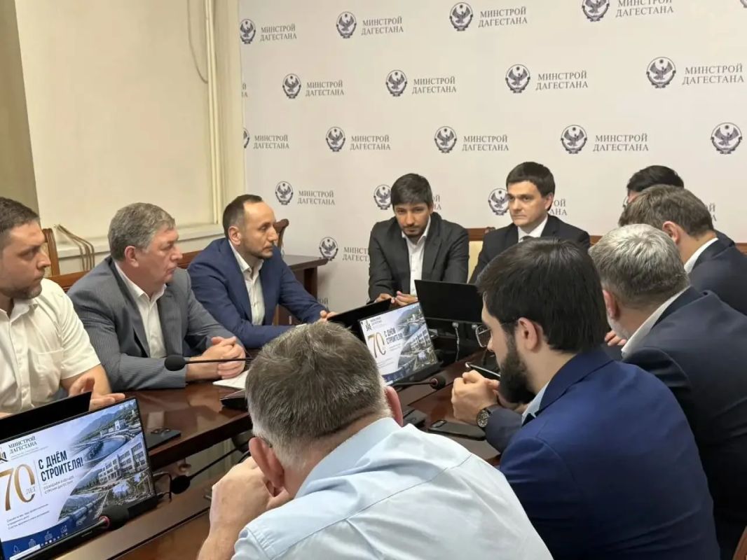 Коллективу Минстроя Дагестана представили нового руководителя Коллективу Минстроя Дагестана представили нового руководителя