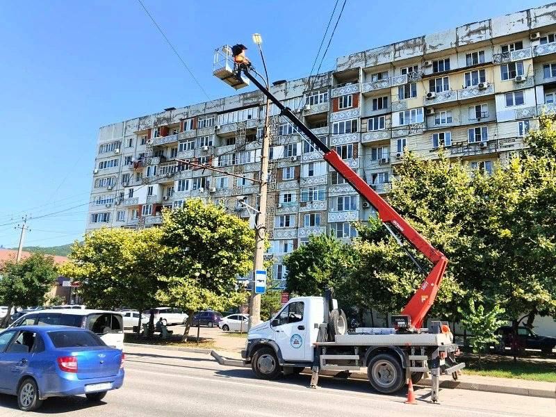 Специалисты МБУ «Благоустройство г. Махачкалы» отремонтировали и заменили светильники на проспекте Акушинского Специалисты МБУ «Благоустройство г. Махачкалы» отремонтировали и заменили светильники на проспекте Акушинского