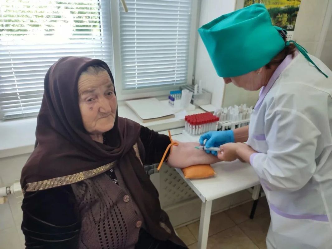 Мобильная бригада Сулейман-Стальского района продолжает доставлять пожилых граждан на диспансеризацию Мобильная бригада Сулейман-Стальского района продолжает доставлять пожилых граждан на диспансеризацию