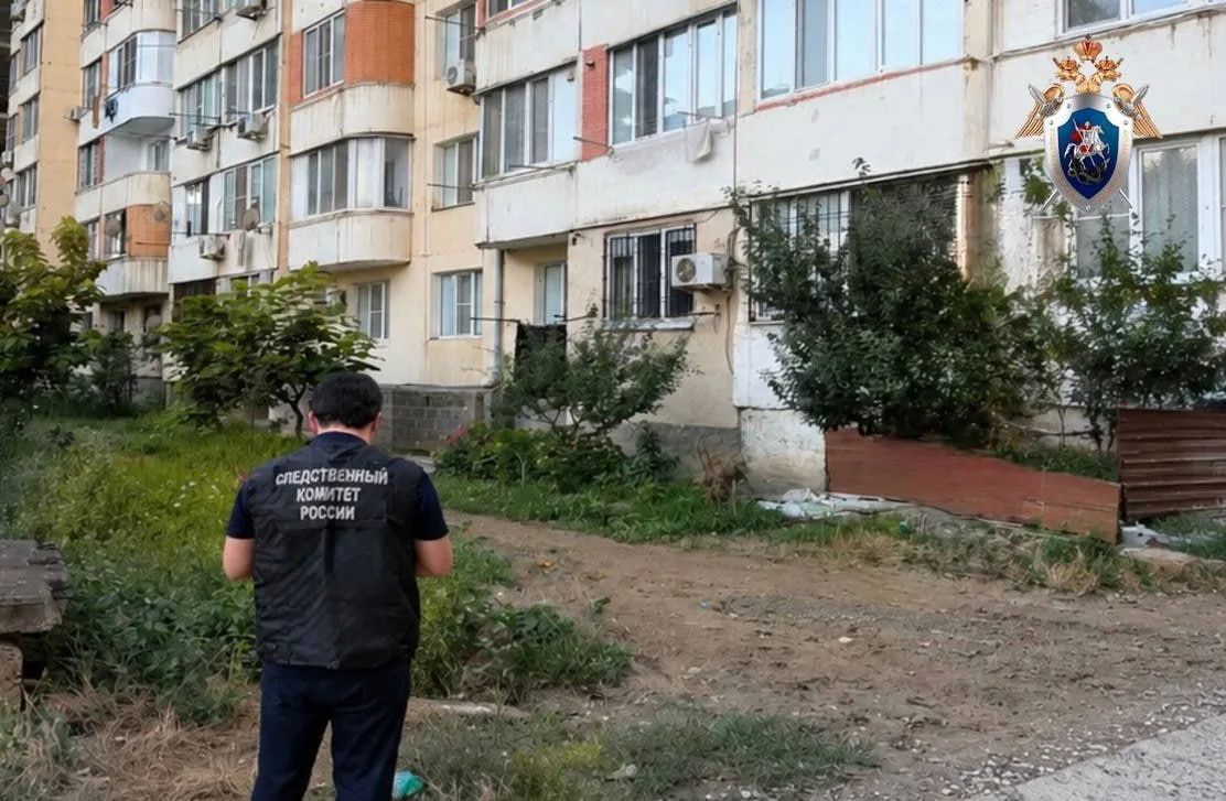 В Каспийске возбуждено уголовное дело по факту гибели трёхлетней девочки, выпавшей из окна пятого этажа