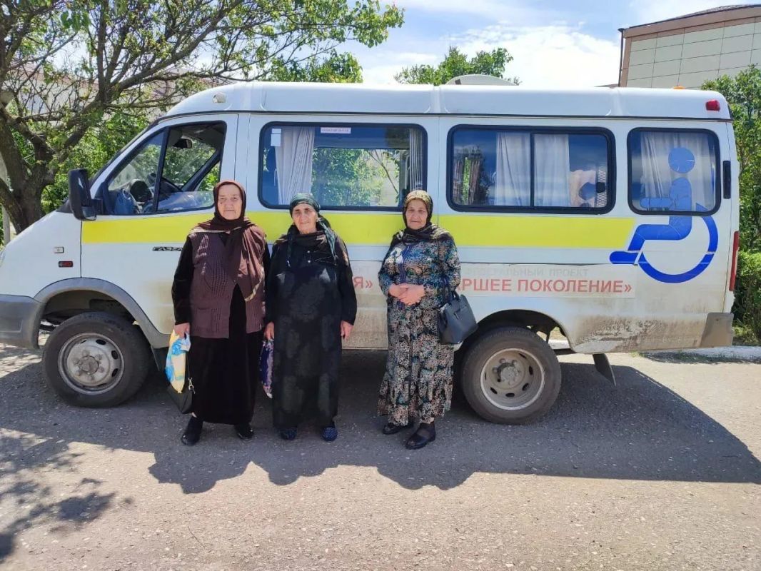 Мобильная бригада Сулейман-Стальского района продолжает доставлять пожилых граждан на диспансеризацию Мобильная бригада Сулейман-Стальского района продолжает доставлять пожилых граждан на диспансеризацию