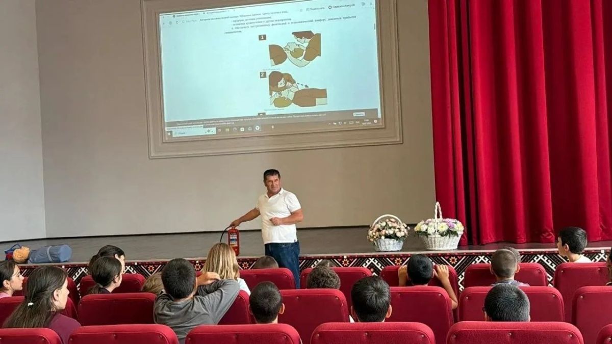 В Каспийске продолжается обучение населения навыкам первой помощи и безопасности В Каспийске продолжается обучение населения навыкам первой помощи и безопасности