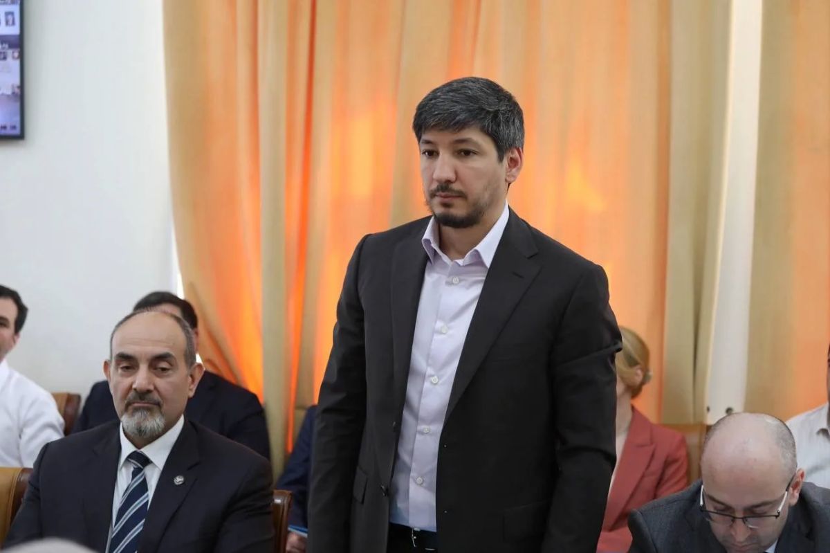 Премьер Дагестана представил составу Правительства новых руководителей Премьер Дагестана представил составу Правительства новых руководителей