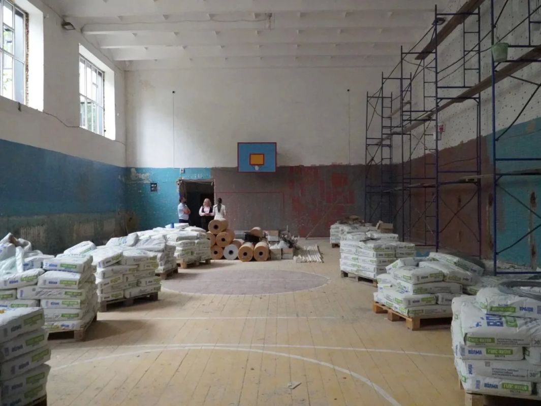 Первый заместитель министра образования и науки РД Аида Далгатова и руководитель Управления образования Шаганэ Баймурзаева проинспектировали ход капитального ремонта в гимназии №1 Первый заместитель министра образования и науки РД Аида Далгатова и руководитель Управления образования Шаганэ Баймурзаева проинспектировали ход капитального ремонта в гимназии №1