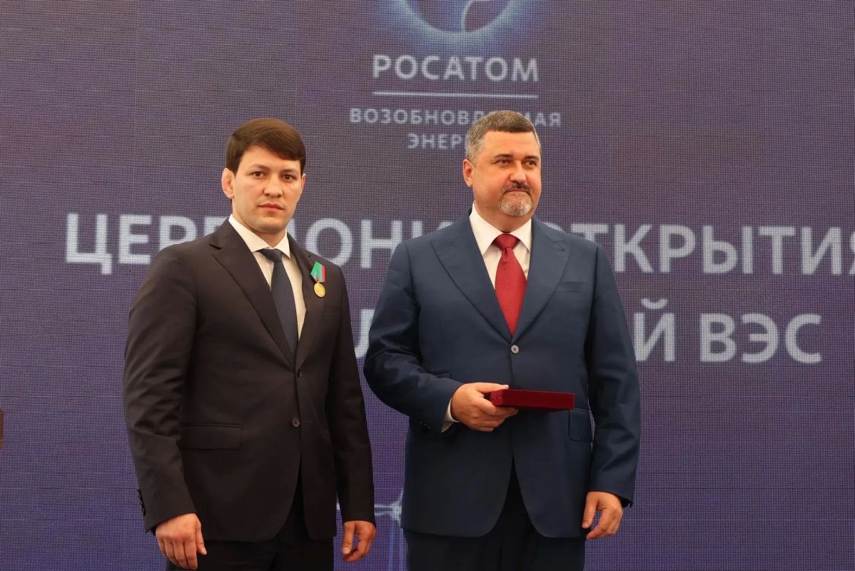 «Хочу выразить благодарность Государственной корпорации «Росатом», руководству АО «Росатом Возобновляемая энергия», всем проектировщикам, строителям, инженерам, энергетикам и специалистам, благодаря профессионализму которых... «Хочу выразить благодарность Государственной корпорации «Росатом», руководству АО «Росатом Возобновляемая энергия», всем проектировщикам, строителям, инженерам, энергетикам и специалистам, благодаря профессионализму которых...